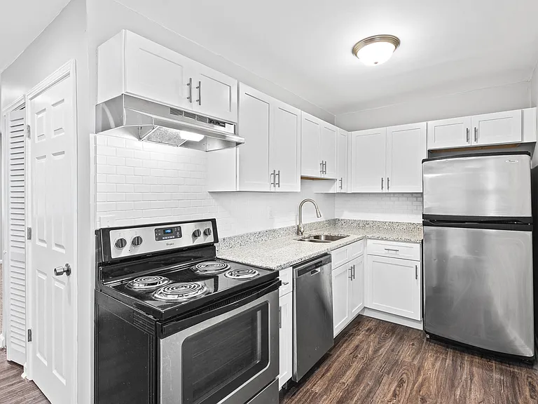 Georgian Oaks Apartments — Photo 5