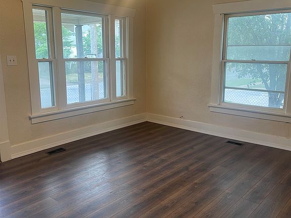 2nd image of 115 N Elm St