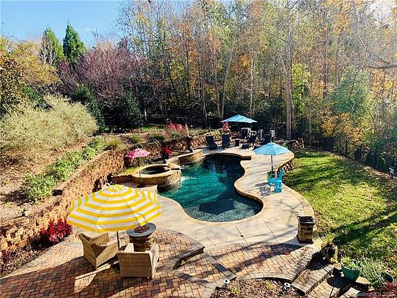 4th image of 8103 Morehouse Dr