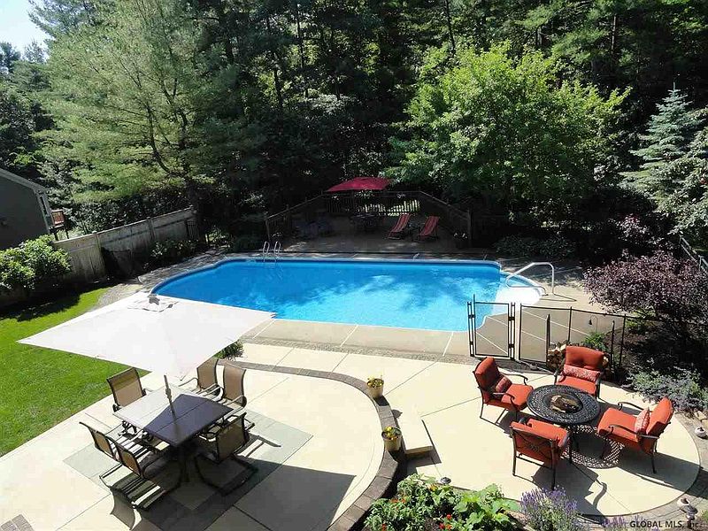 2nd image of 720 STEPHENS Place