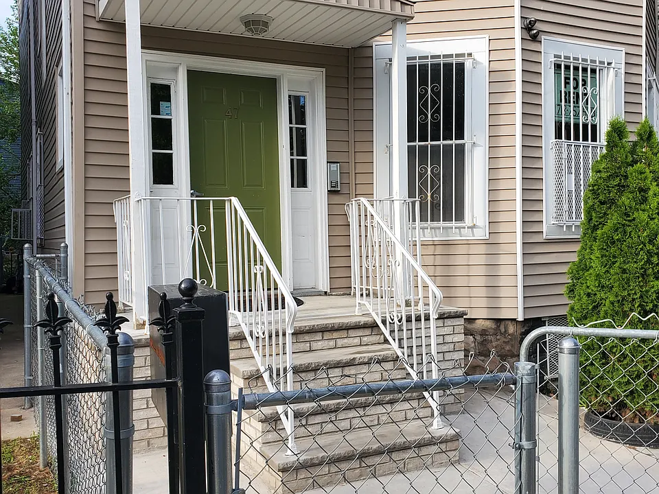 47 Delavan Ave #2