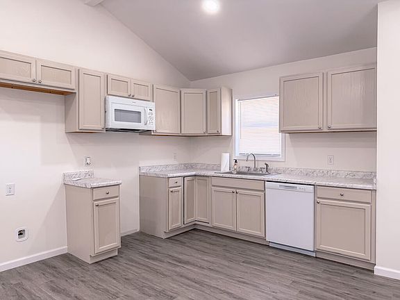 5th image of 200 Kentucky Ave