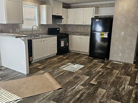 2nd image of 615 Champion Rd W