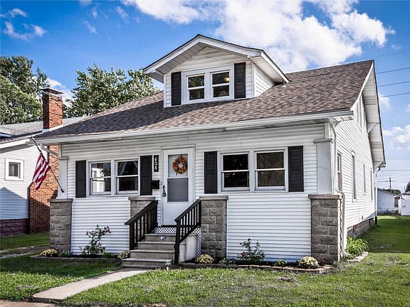 4th image of 608 Halloran Ave
