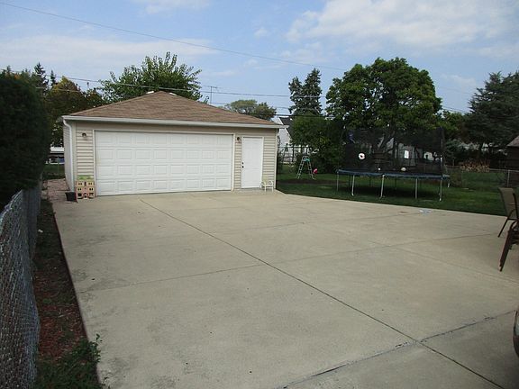 4th image of 66 West Dr