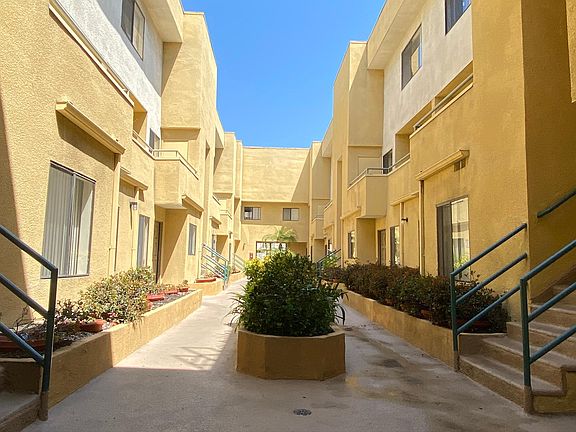 2nd image of 214 N Louise St APT 5
