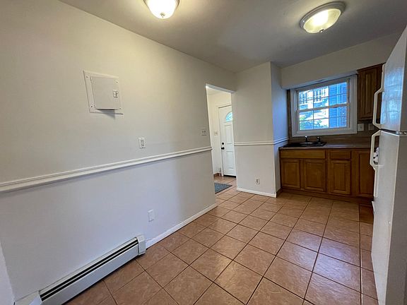 4th image of 65 Jefferson Blvd Floor 1