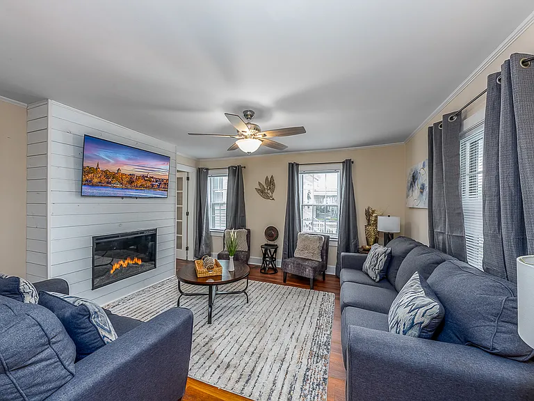 222 Metcalf St — Photo 4