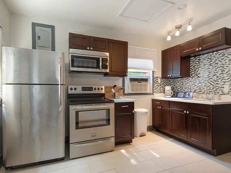 2218 Napoleon Ave — Photo 6