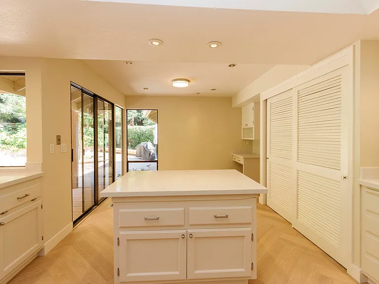 955 Kelley Ct — Photo 10