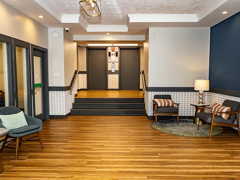 4185 Lobby