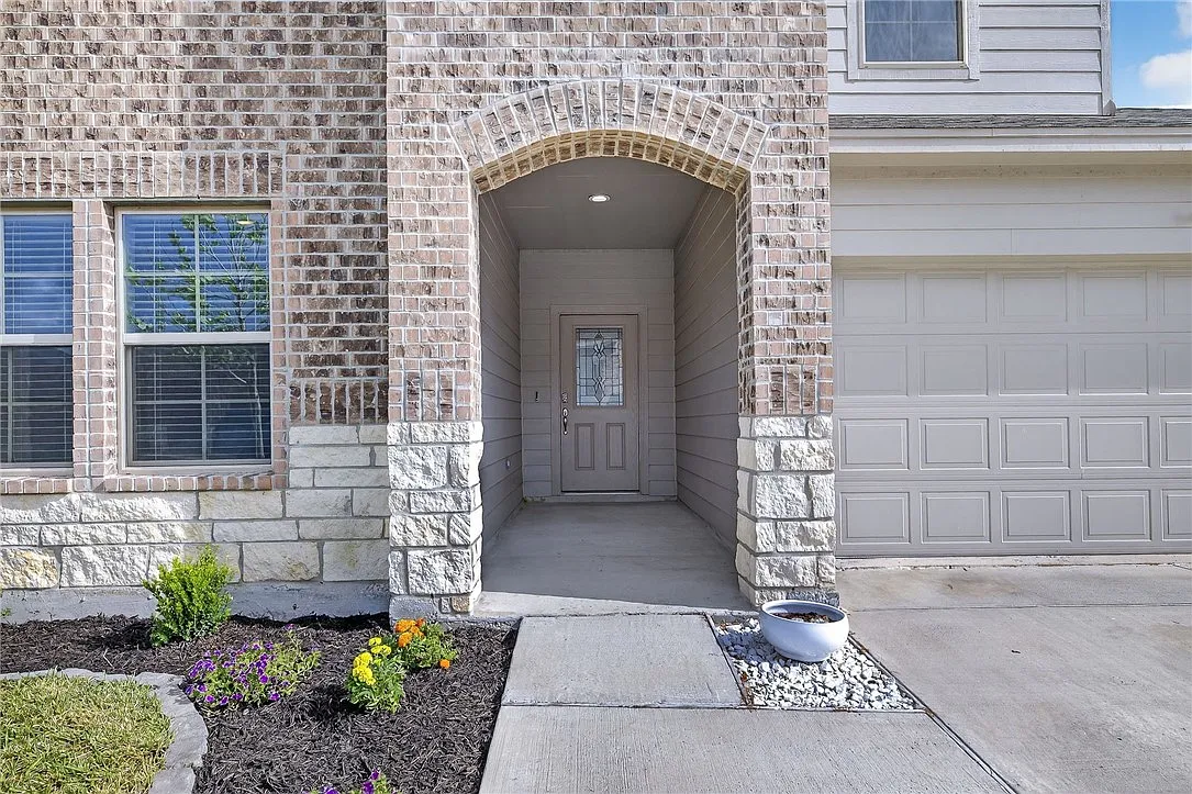 4 bed, 3.0 bath, 2407 sqft, $3,000 — Photo 4