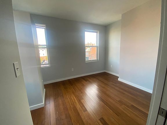 3rd image of 17 E 15th St