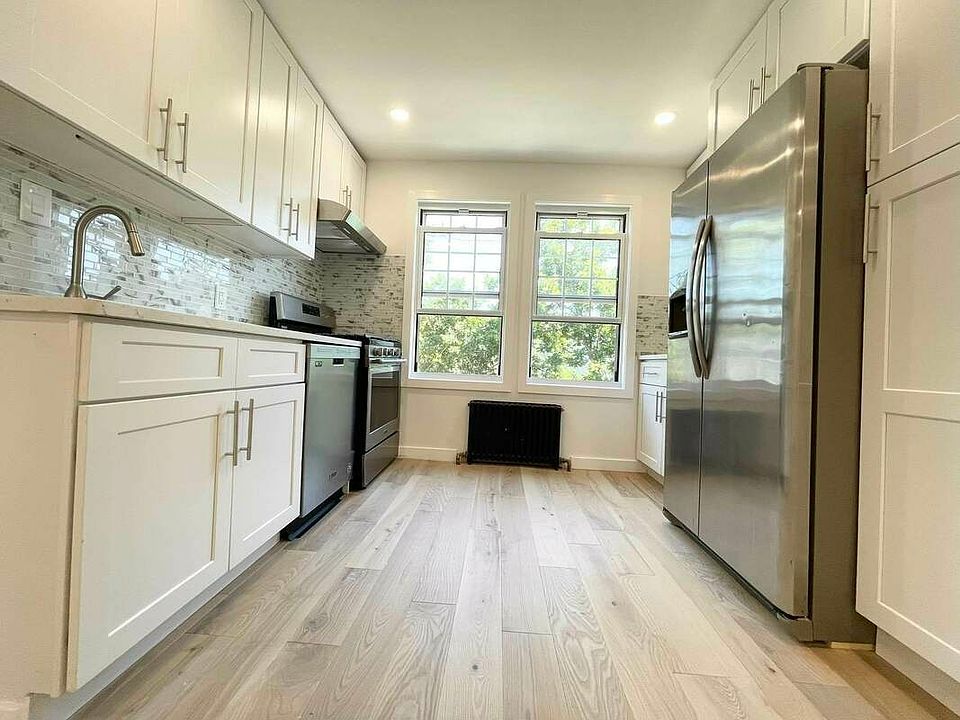 1st image of 20-61 32nd St #2