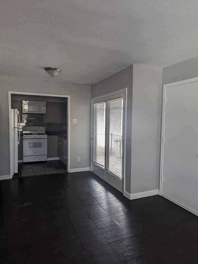 Grigsby Square Apartments Main — Photo 2
