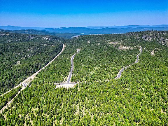 3rd image of 1047 View Rdg