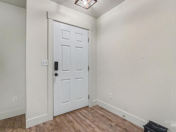 5th image of 675 Gateway Ave
