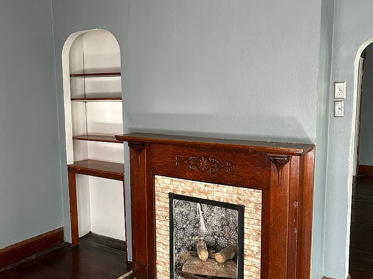 414 Crittenden Ave — Photo 4