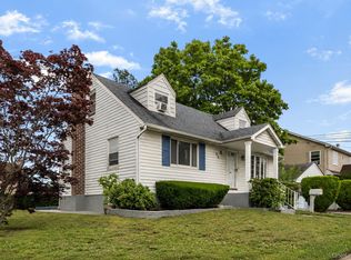 33 N Montgomery Street, Valley Stream, NY 11580