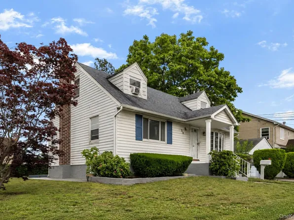 33 N Montgomery Street, Valley Stream, NY 11580