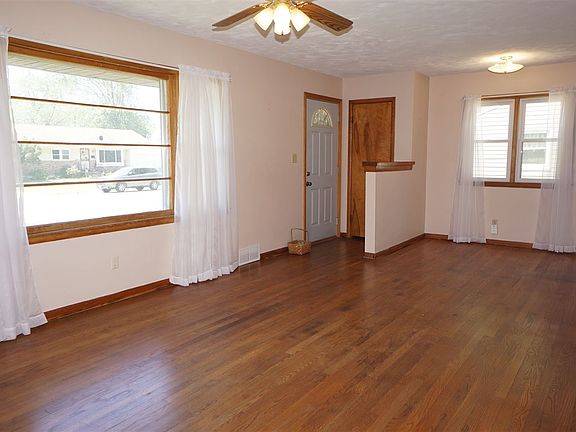 2nd image of 400 E Hosmer St