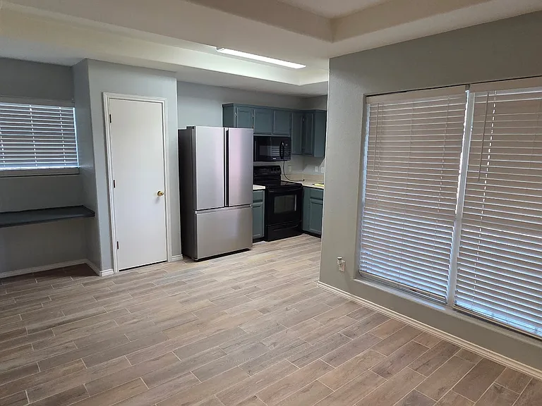 310 Plata Dr — Photo 4