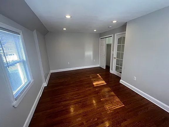 3rd image of 19 Goldwin St APT 1