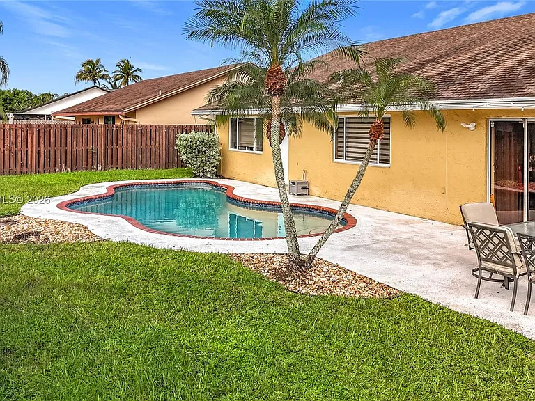 8060 NW 51st Ct — Photo 10