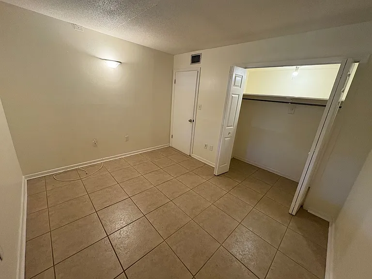 623 N Bay St #5 — Photo 4