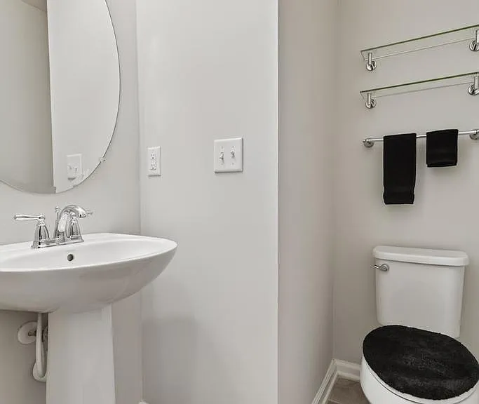 381 Richmond Dr — Photo 15