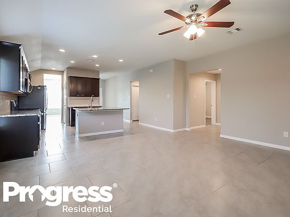 3rd image of 29726 Breakwater Dr