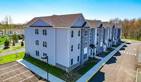 Oak Tree Apartments — Photo 2