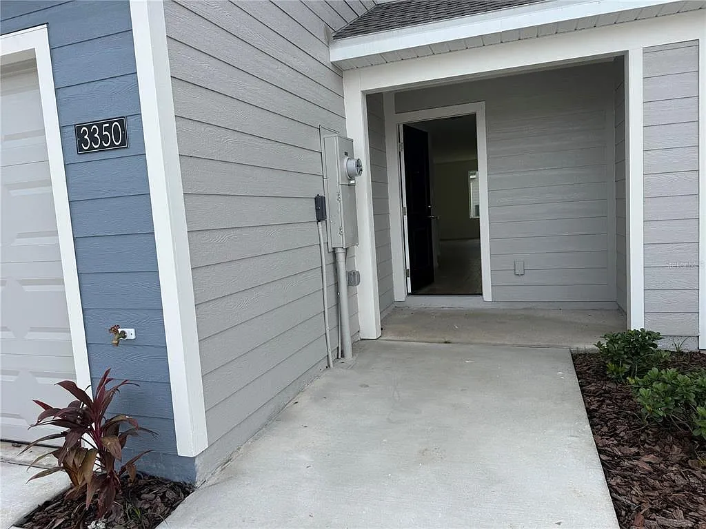 3 bed, 2.5 bath, 1386 sqft, $1,900 — Photo 2