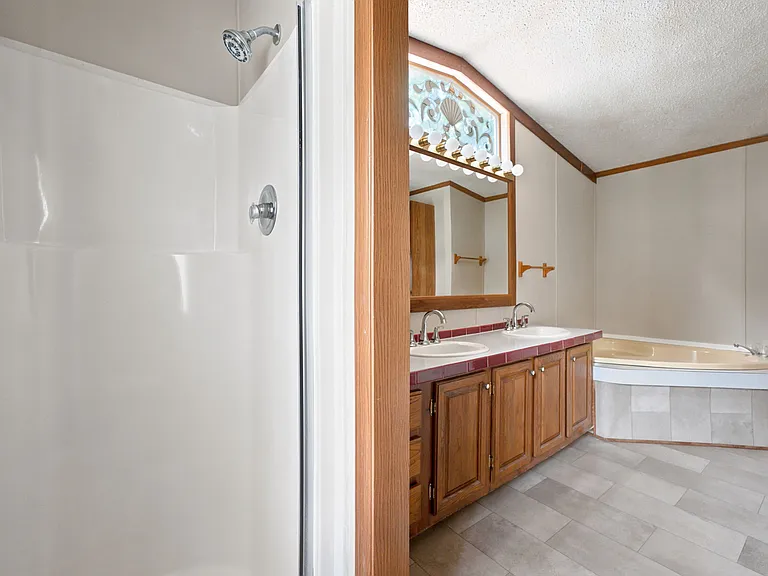 1042 Artic Loop — Photo 19
