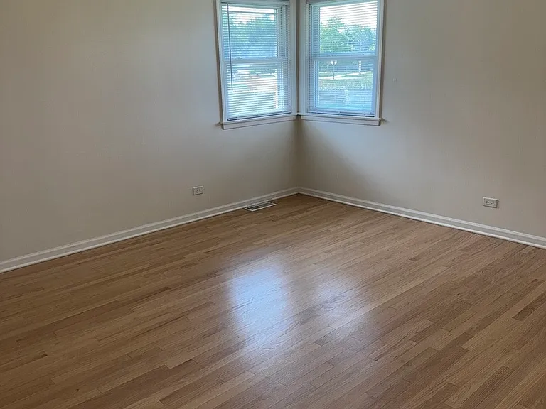 7450 Webster St — Photo 17