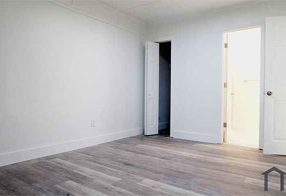 5th image of 1608 1st St NW