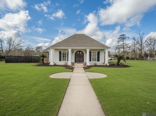 818 Bohne Rd, Port Allen, LA 70767