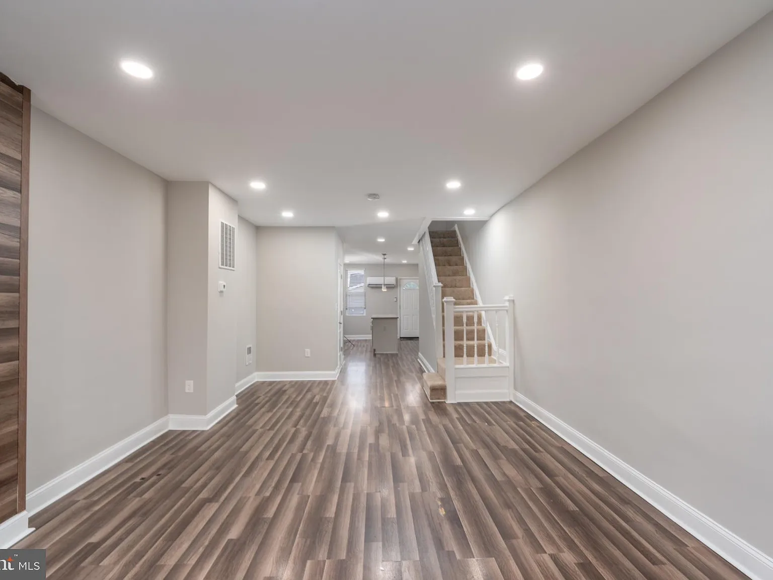 3 bed, 2.5 bath, 1100 sqft, $1,950 — Photo 3