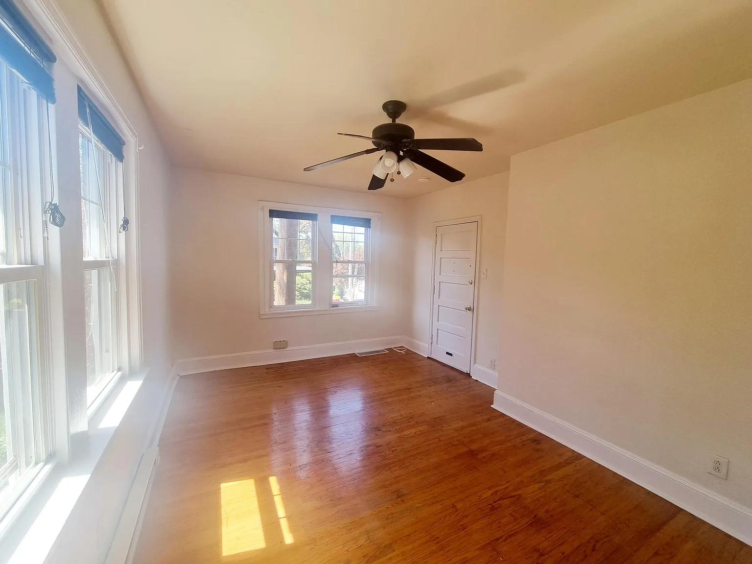 Studio, 400 sqft, $1,520 — Photo 3