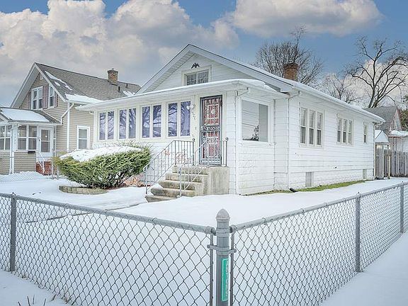 2nd image of 1526 Price St