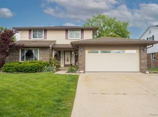 19495 Wherle Dr, Brownstown, MI 48193
