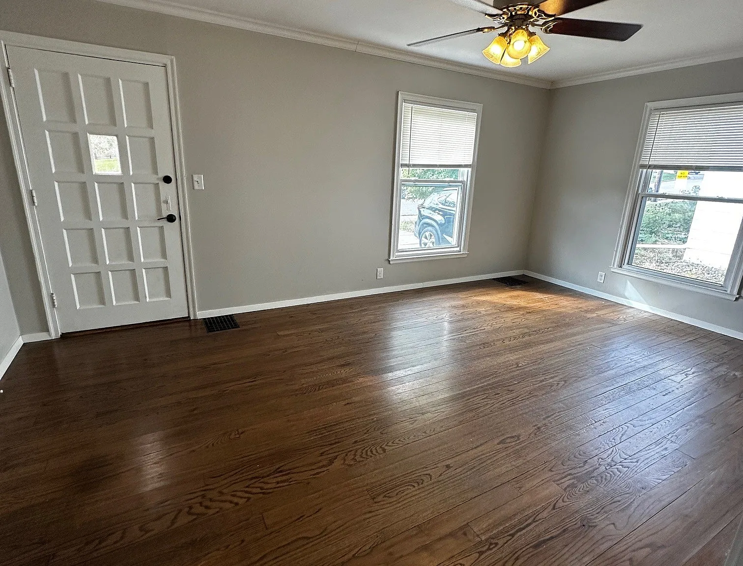 3 bed, 940 sqft, $1,995 — Photo 2