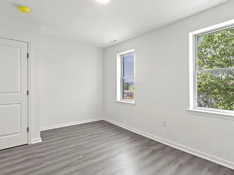 4149 Lancaster Ave — Photo 6