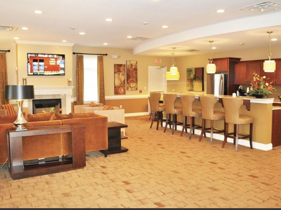 1st image of 100 Westwood Dr APT 189
