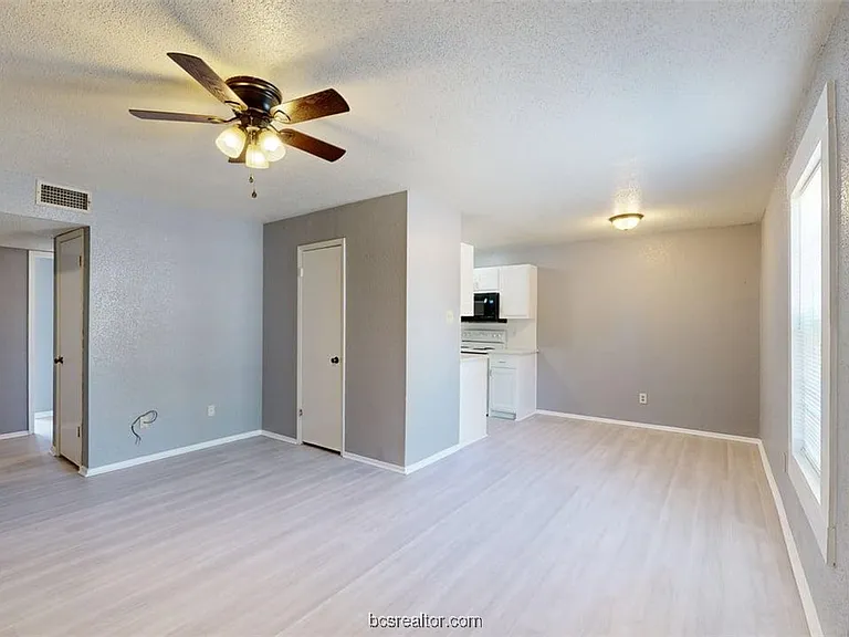 1524 Pine Ridge Dr #B — Photo 2