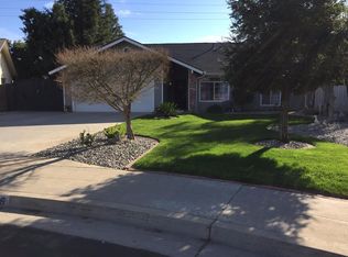 2326 Escalon Ave, Clovis, CA 93611