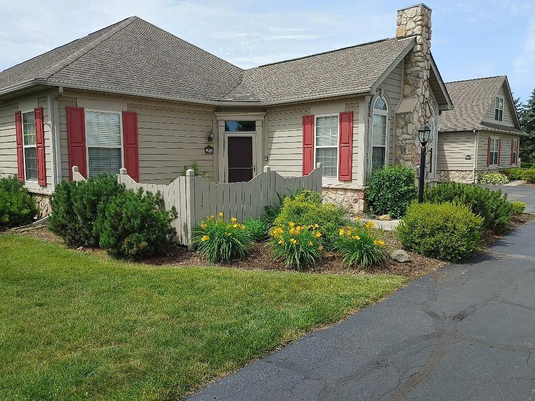 2 bed, 1302 sqft, $1,895 — Photo 1