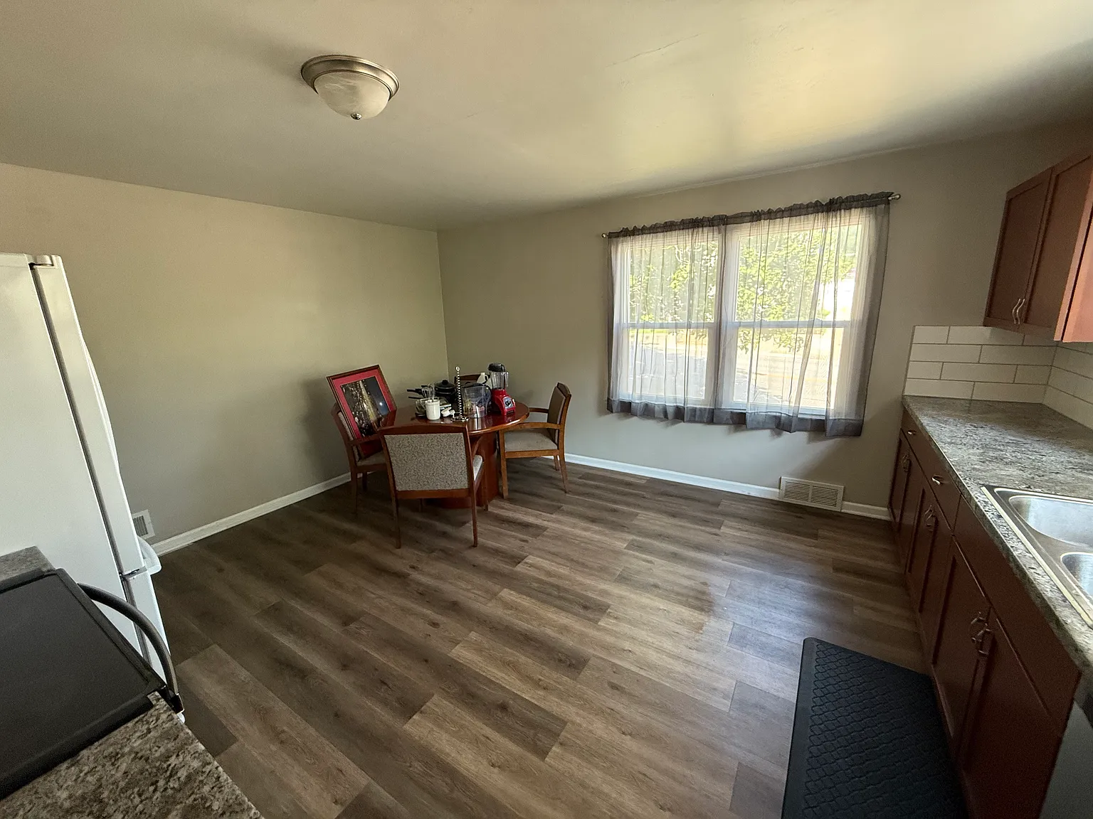 4 bed, 1819 sqft, $2,100 — Photo 3