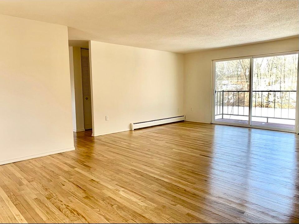 2nd image of 21 Lakeview Dr #C4