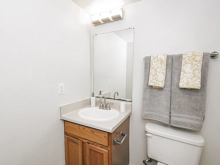 The Canyons on Colter Apartments — Photo 25